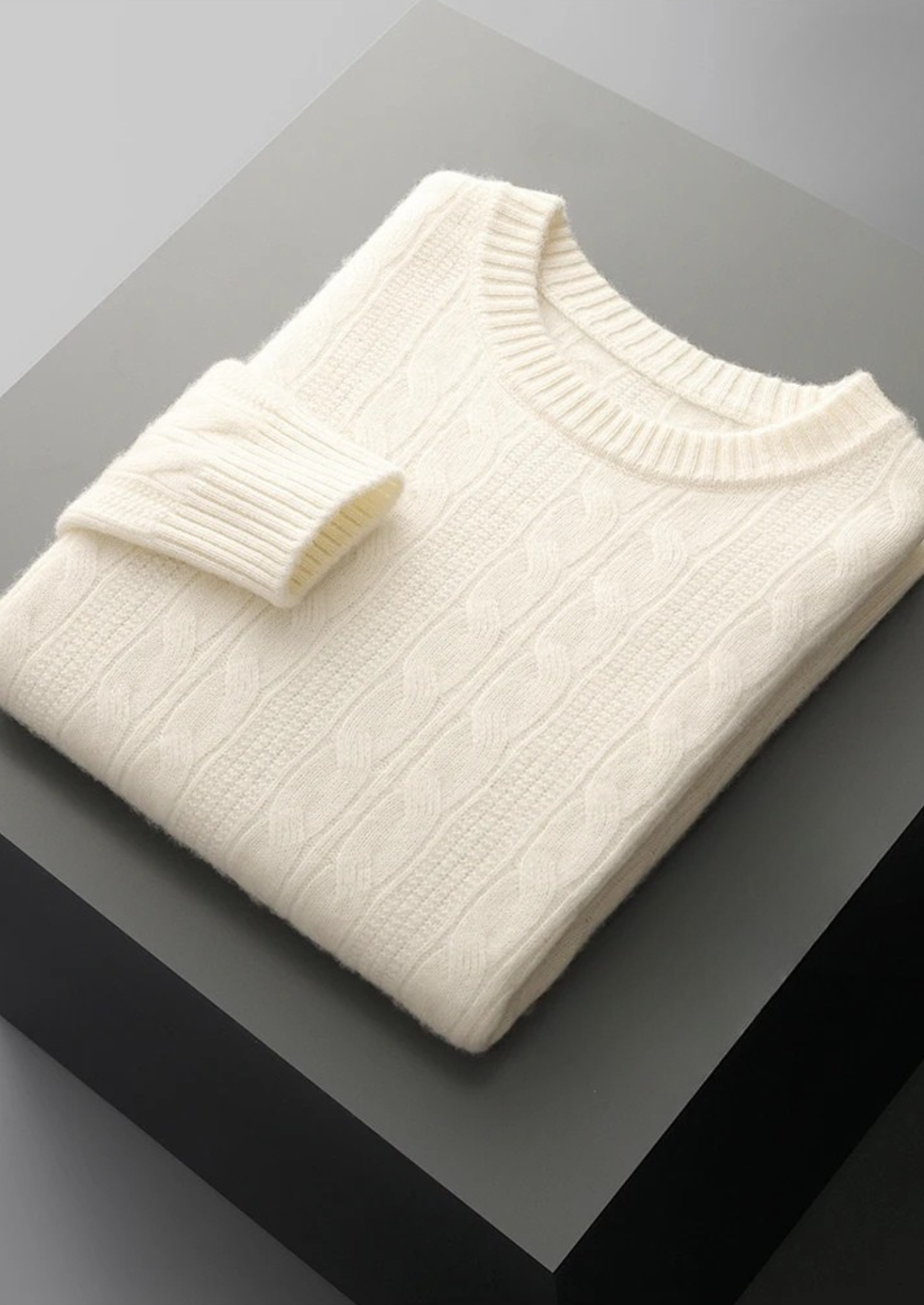 PURE EXTRA-FINE MERINO WOOL CABLE CREWNECK
