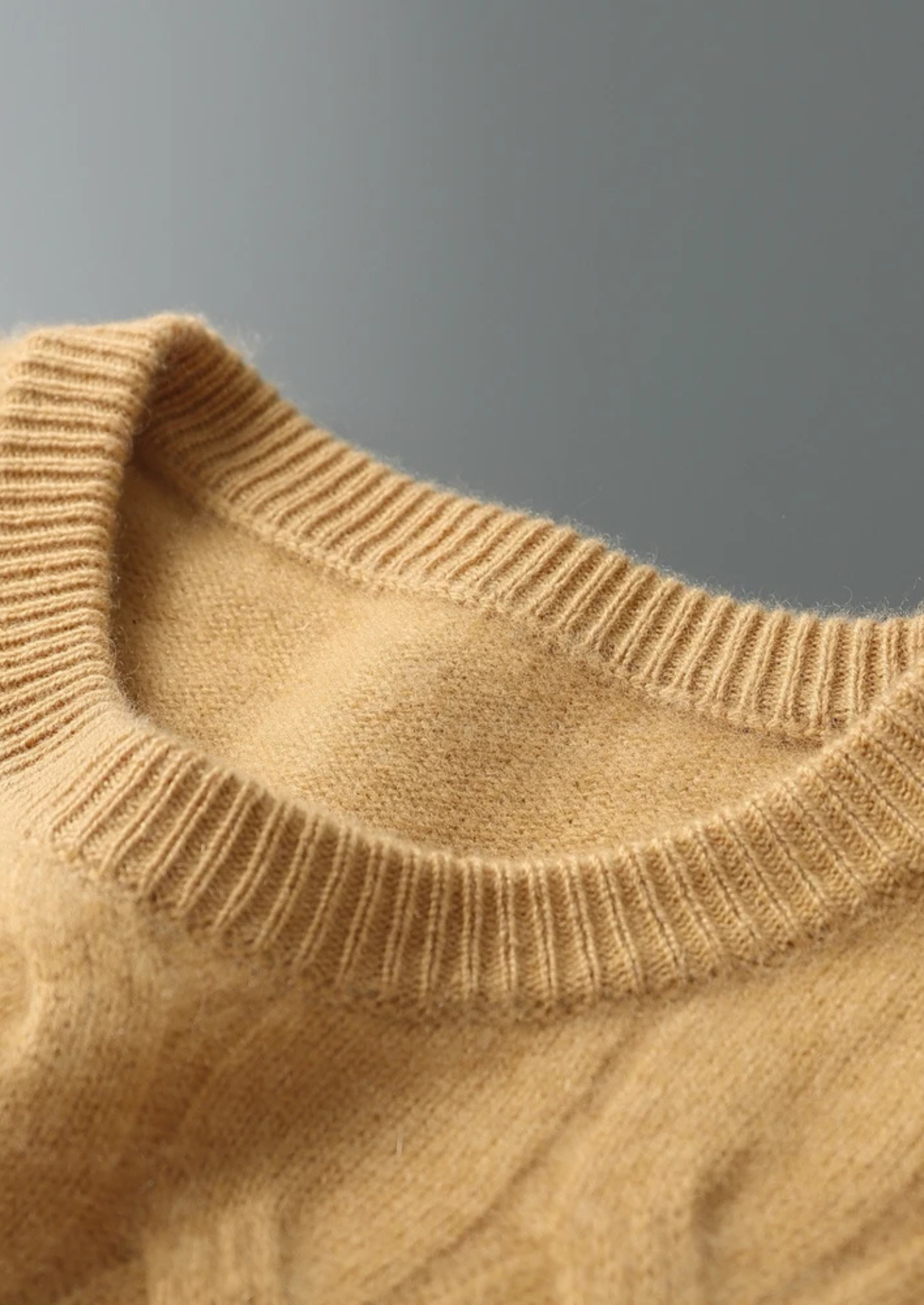 PREMIUM CASHMERE CABLE CREWNECK