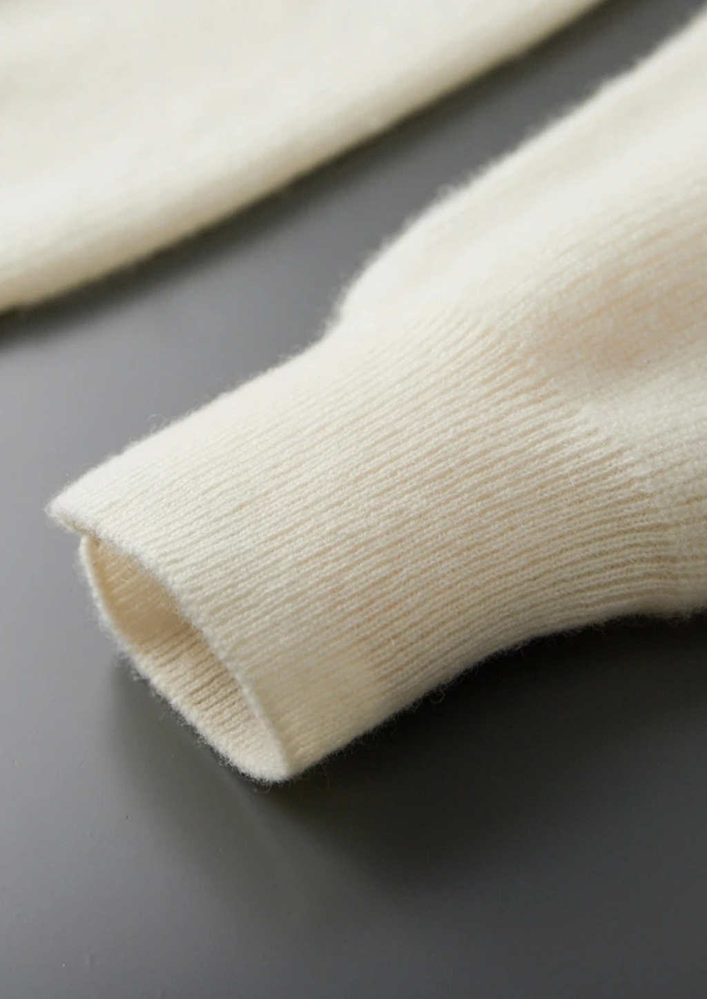 PREMIUM CASHMERE RIBBED HALF-ZIP SWEATER