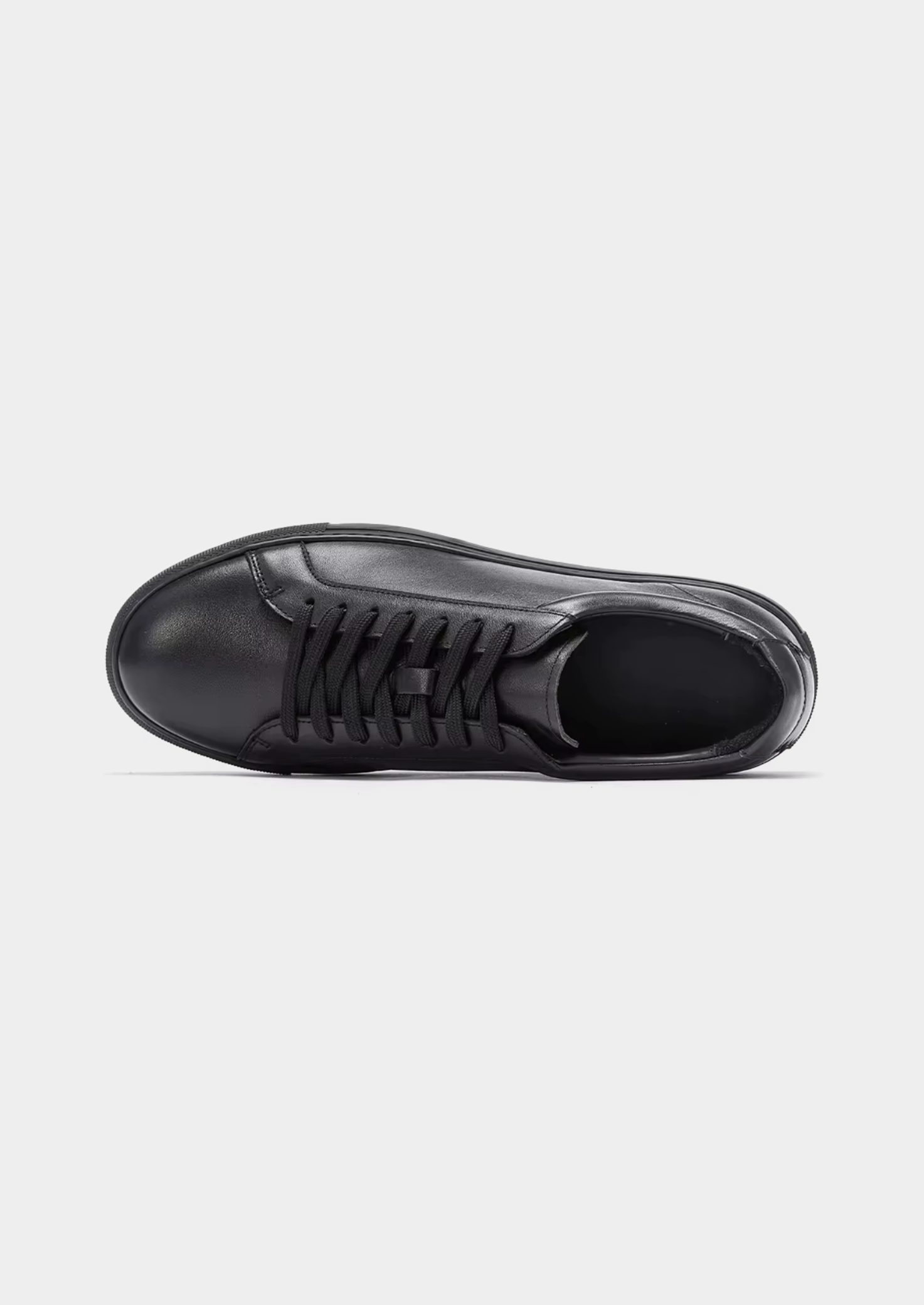BLACK ESSENTIAL LEATHER SNEAKER