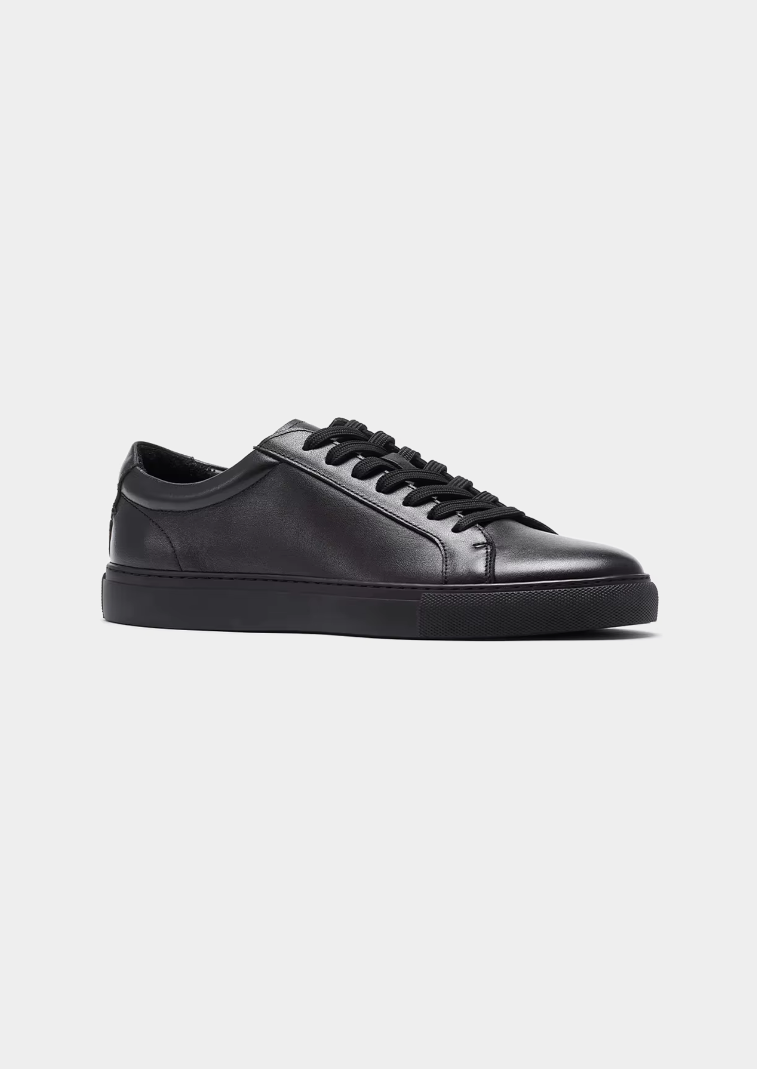 BLACK ESSENTIAL LEATHER SNEAKER